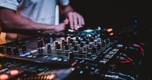 Mi house DJ