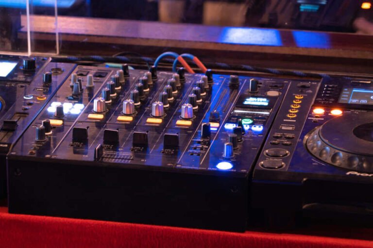 Mi house DJ